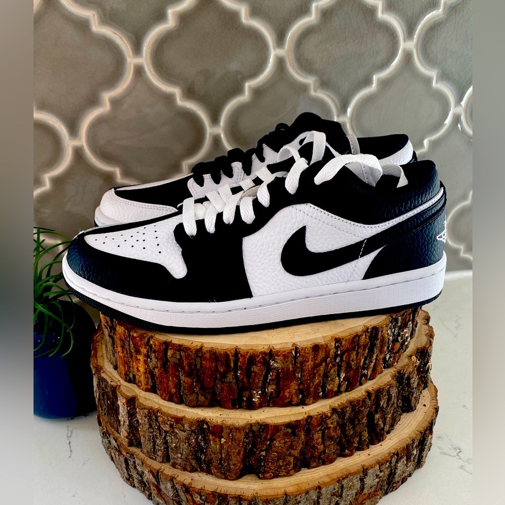 NWT Nike Reverse Panda Dunks - Womens